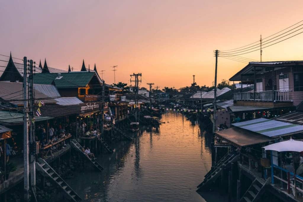 曼谷水上市場，泰國水上市場，水上市場，安帕瓦水上市場