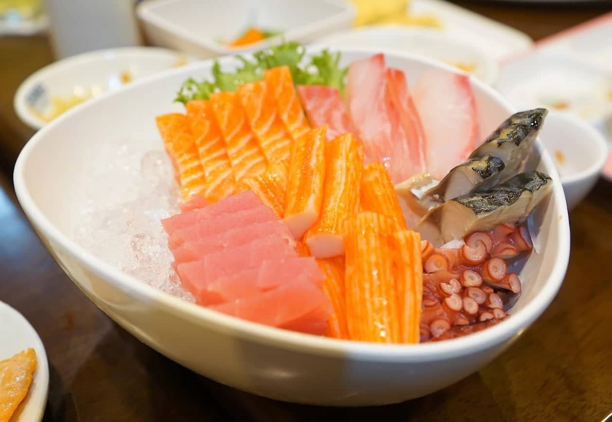 海鮮料理 (海鮮丼、烤魚)